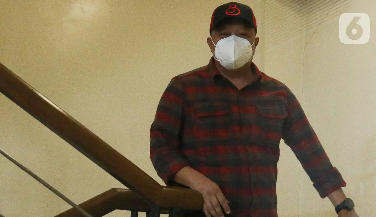Direktur Alat dan Mesin Pertanian Kementerian Pertanian, Muhammad Hatta tiba di gedung Merah Putih KPK, Jakarta, Jumat (13/10/2023). (Liputan6.com/Herman Zakharia)