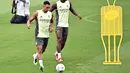 Trent Alexander-Arnold yang diboyong dari Liverpool pada bursa transfer musim panas ini telah ikut berlatih bersama tim. Seperti diketahui, Alexander-Arnold diboyong ke Madrid dengan biaya 10 juta euro atau setara dengan 173 miliar rupiah. (AFP/Javier Soriano)
