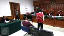 Terdakwa kasus narkotika sabu seberat 6,3 kg Arinze Petrus Eneh menjalani sidang vonis di PN Jakarta Barat, Jakarta, (18/5). Majelis Hakim  PN Jakarta Barat menjatuhkan vonis 20 tahun penjara kepada Arinze Petrus. (Liputan6.com/Helmi Afandi)