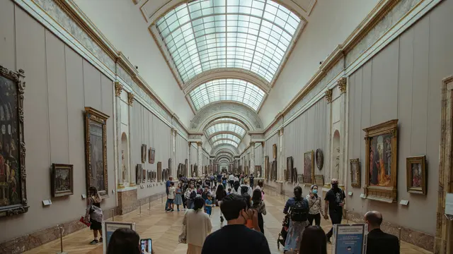 Ruang Mona Lisa Ditempeli Lukisan, Dua Warga Jerman Iseng Ditangkap
