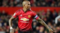 2. Ashley Young (Bek) – Kapten sementara Setan Merah ini resmi berlabuh di Old Trafford pada musim panas 2011. Pria kelahiran asal Inggris itu merupakan pemain yang bisa bermain di berbagai posisi, baik sebagai bek sayap maupun winger. (AFP/Paul ELlis)