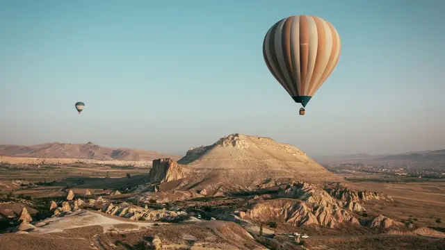 Arti Mimpi Naik Balon Udara yang Melambangkan Kepercayaan Diri