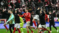 Tim Austria merayakan kemenangan setelah pertandingan sepak bola Liga Bangsa-Bangsa UEFA, Liga B Grup B3 antara Austria dan Norwegia di stadion Raiffeisen Arena di Linz, Austria, pada 13 Oktober 2024.Joe Klamar / AFP