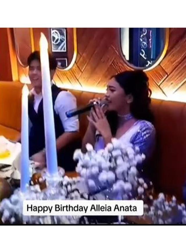 6 Momen Pesta Ulang Tahun ke-18 Alleia Anak Ariel NOAH, Meriah Bertema Disko