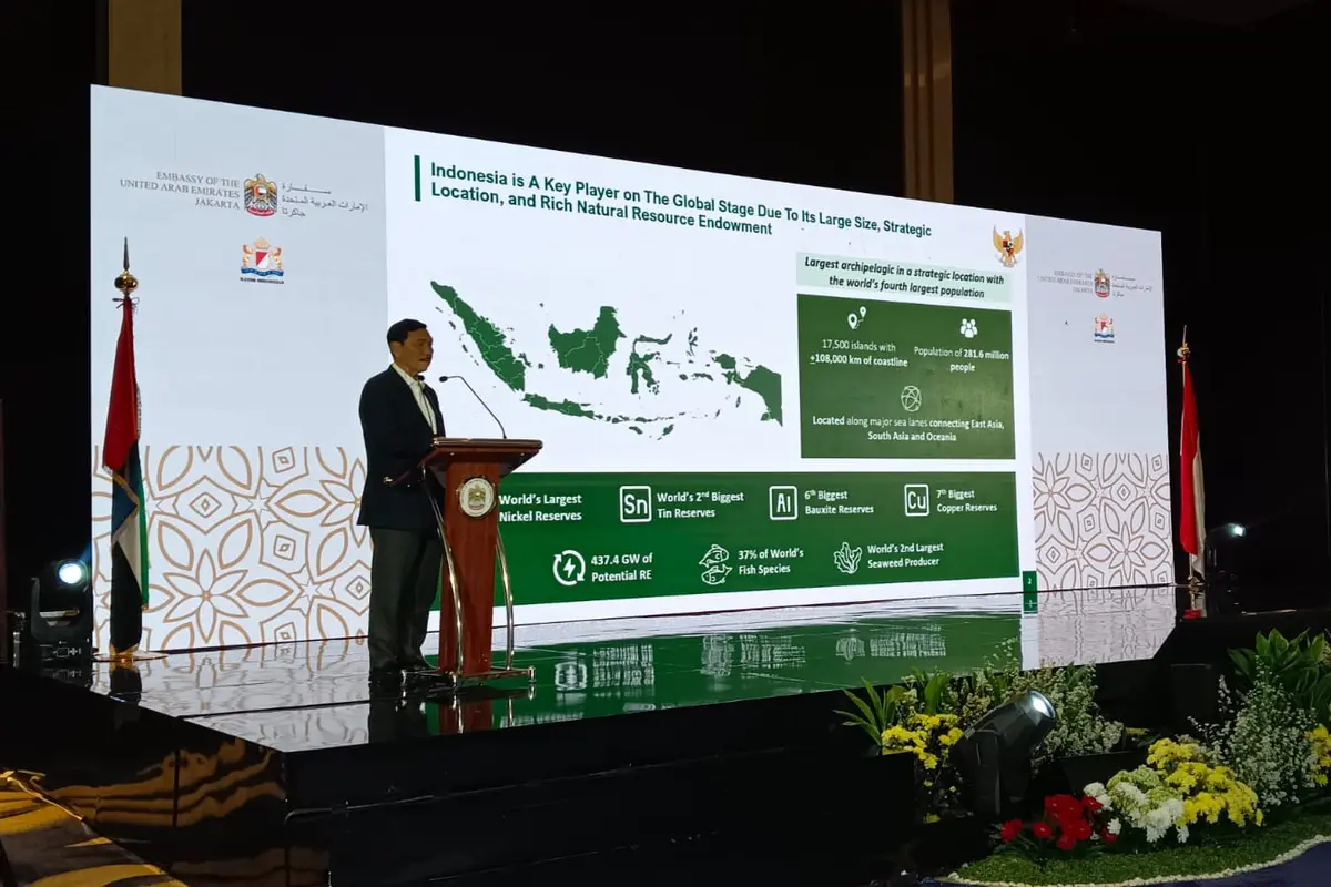 Menteri Koordinator Bidang Kemaritiman dan Investasi, Luhut Binsar Pandjaitan dalam acara UAE-Indonesia Business Forum 2023, Jakarta, Kamis (21/9/2023). (Ayu/Merdeka.com)