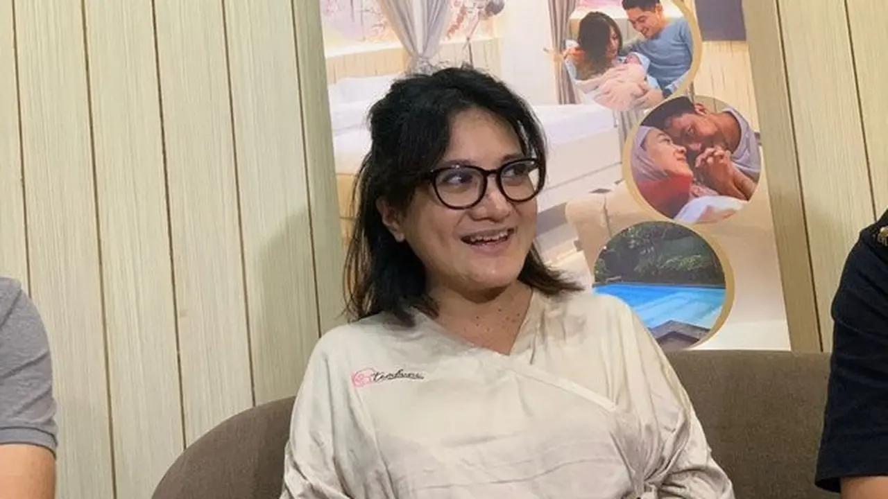 Kiki Amalia melahirkan di usia 42 tahun