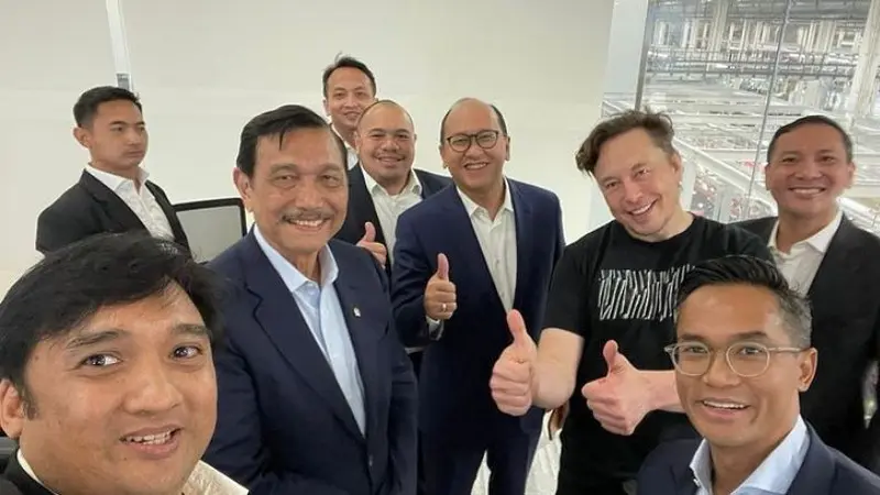 Temui Luhut Pandjaitan, Elon Musk Pakai Kaos Oblong Ratusan Ribu