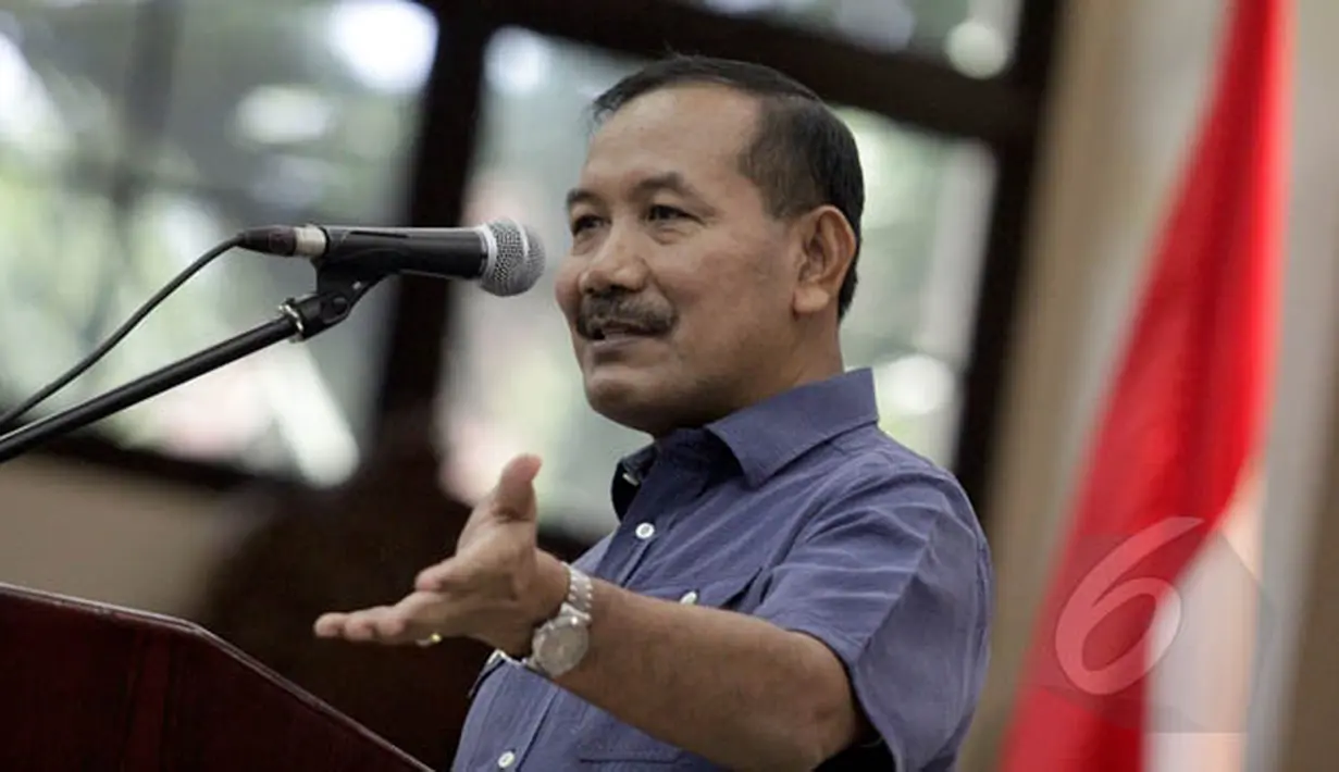 Calon Kapolri, Komjen Badrodin Haiti memberikan sambutan dalam pertemuan dengan civitas akademika dari berbagai perguruan tinggi di Indonesia di Markas Besar Polri, Jakarta, Minggu (22/2/2015). (Liputan6.com/Faizal Fanani)