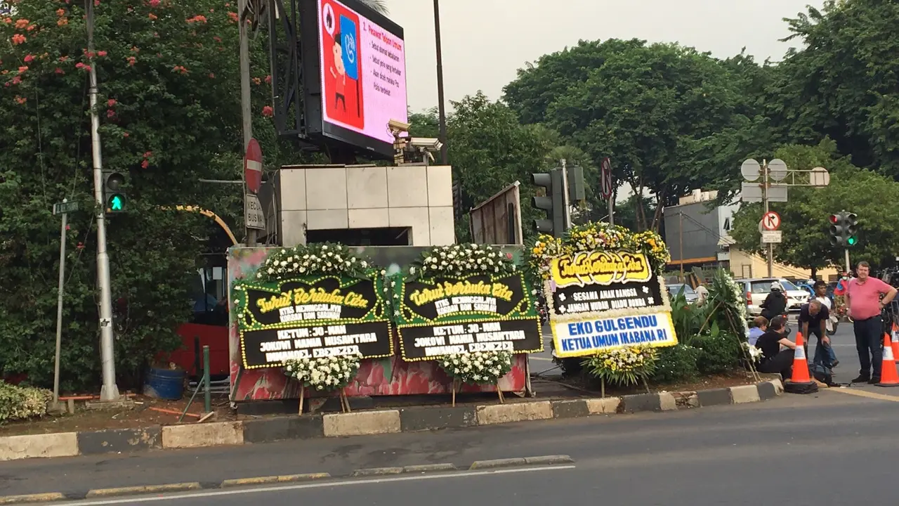 20160115-ledakan sarinah-jakarta-pos pol karangan bunga