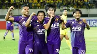 Striker muda Persik Kediri, Rendy Juliansyah, dan rekan setimnya merayakan gol ke gawang Barito Putera dalam laga pekan ke-11 BRI Liga 1 2022/2023, Kamis (29/9/2022). (Bola.com/Gatot Susetyo)