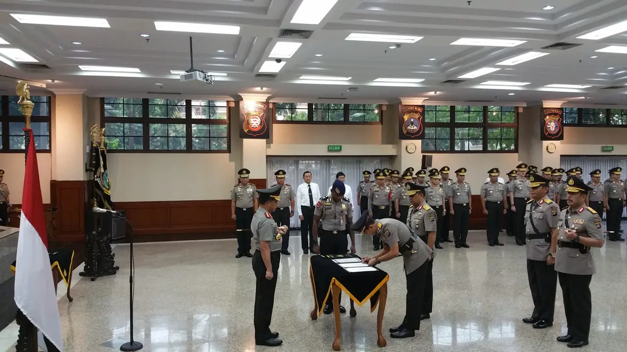Kapolri Pimpin Sertijab Kapolda DIY dan Gorontalo di Mabes Polri