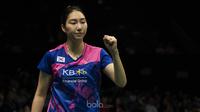 Tunggal putri Korsel, Sung Ji Hyun, menang atas tunggal Indonesia, Fitriani, pada laga BCA Indonesia Open di JCC, Jakarta, Kamis (15/6/2017). Fitriani kalah 21-10, 21-10. (Bola.com/Vitalis Yogi Trisna)