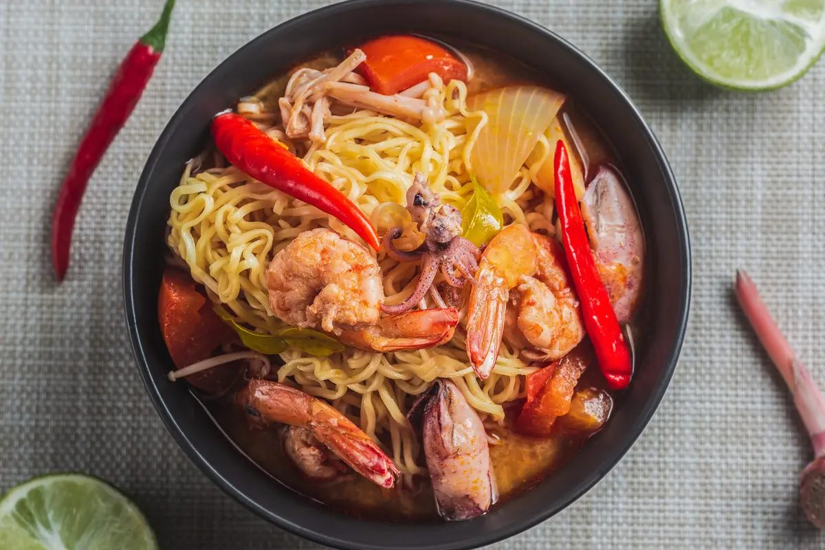 mie kuah asam pedas