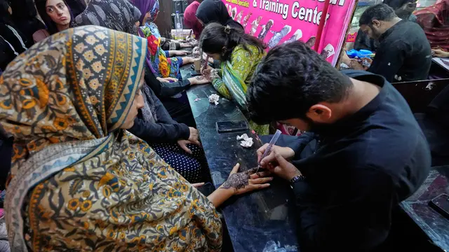 Henna, Tradisi Sambut Idul Fitri Perempuan Pakistan