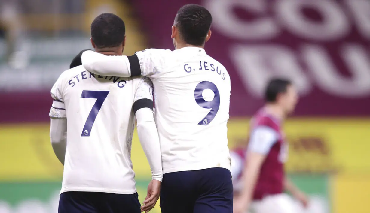 Dua gol kemenangan Manchester City di markas Burnley masing-masing dicetak oleh Gabriel Jesus dan Raheem Sterling. (Alex Pantling/Pool via AP)