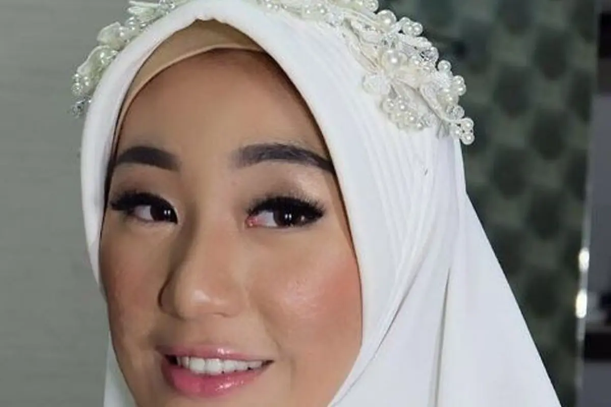 [Bintang] Larissa Chou, Makeup Artist yang Dipersunting Anak Arifin Ilham