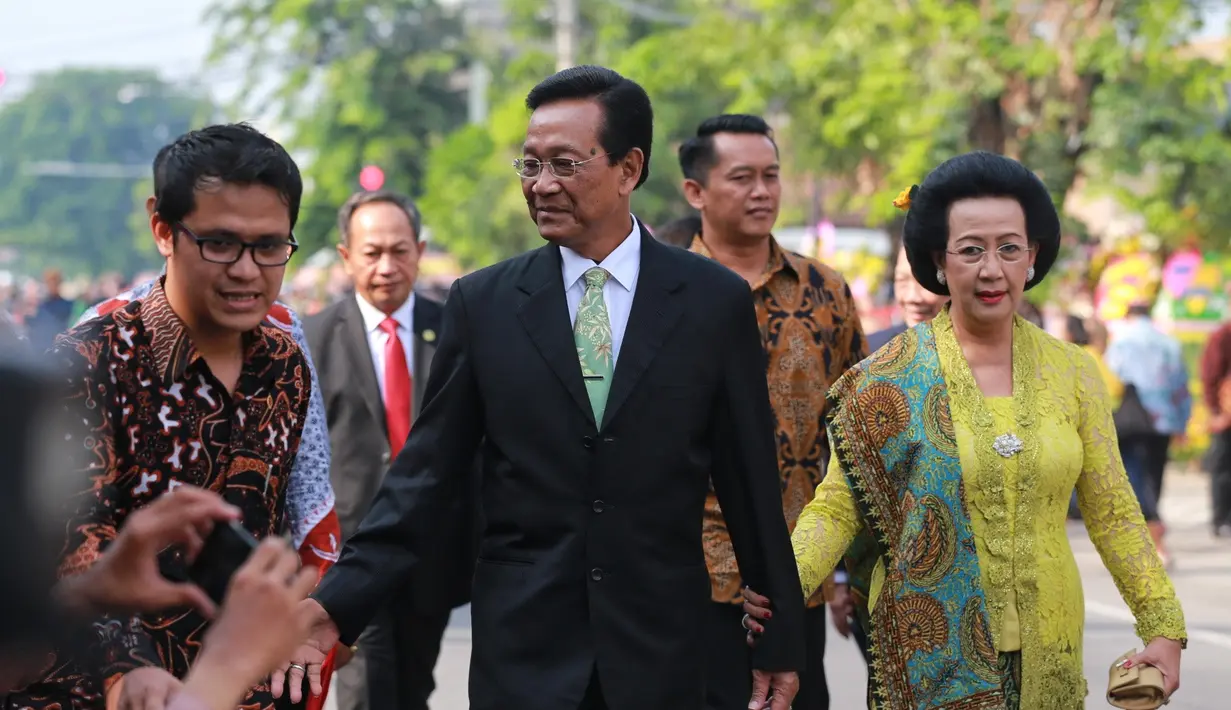 Salah satu tokoh nasional yang juga sebagai Gubernur DIY, Sri Sultan HB X dan GKR Hemas terlihat hadir di Gedung Graha Saba Buana. (Adrian Putra/Bintang.com)