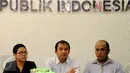 Aktivis Walhi, Muhnur Satyahaprabu (tengah) memberikan pernyataan terkait konflik tambang Lumajang di Komnas HAM, Jakarta, Senin (28/9/2015). Muhnur menyayangkan peristiwa yang terjadi di Lumajang pada 26 September lalu. (Liputan6.com/Helmi Fithriansyah)