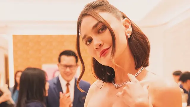 Luna Maya saat BVLGARI Year End Party. [@alexabelvanaquinn]