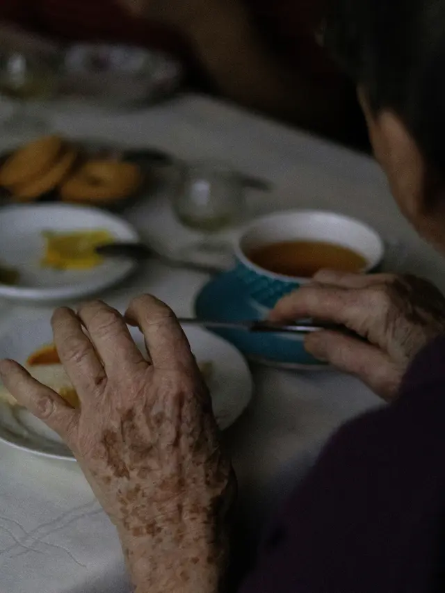 Lansia makan
