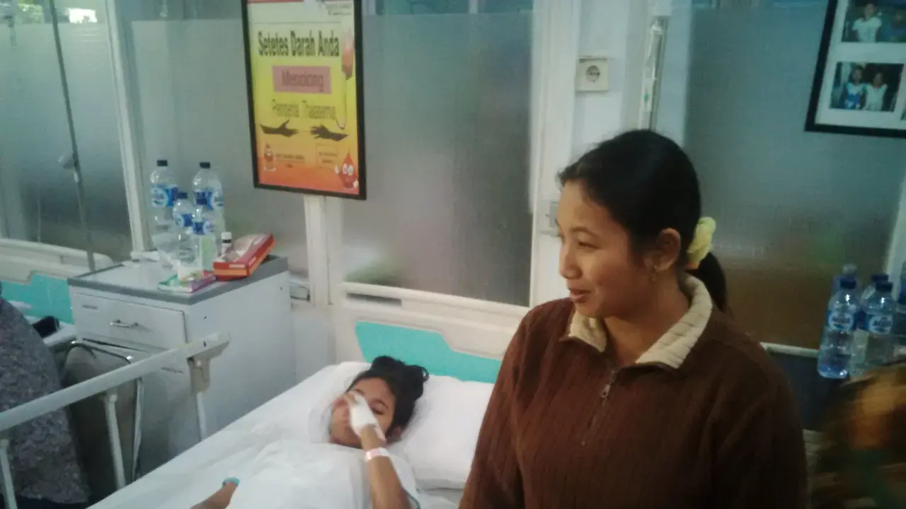 Bocah Niken yang Lumpuh Usai Divaksin MR Kembali Belajar Duduk