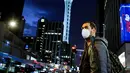 Seorang pria yang mengenakan masker terlihat di Kota Auckland, Selandia Baru, Rabu (12/8/2020). Kota terbesar di Selandia Baru, Auckland, pada 12 Agustus 2020 kembali memberlakukan Siaga COVID-19 Level 3 selama tiga hari setelah empat kasus terkonfirmasi pada 11 Agustus 2020. (Xinhua/Li Qiaoqiao)