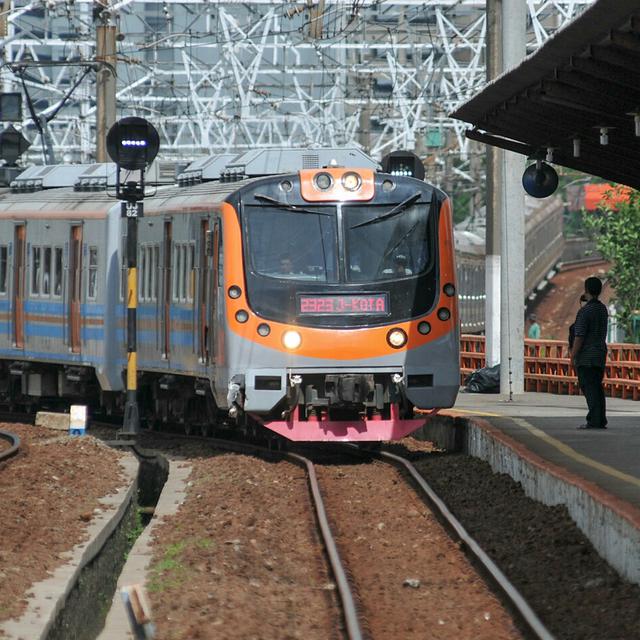 Meningkat Pengguna Commuter Line Di Stasiun Tj Priok Dan