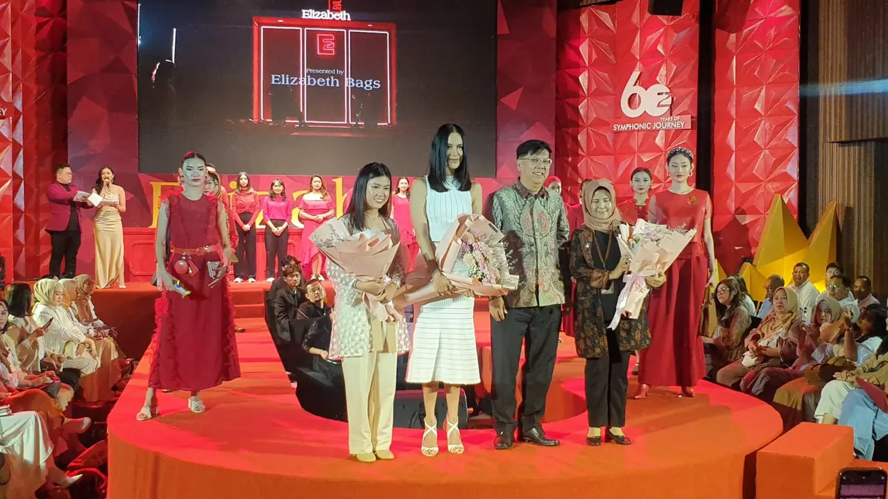 Brand Fesyen Lokal Rayakan Ulang Tahun ke-60 dengan Fashion Show Bernuansa Merah
