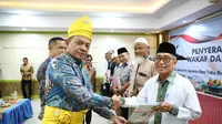 Kementerian Agraria dan Tata Ruang/Badan Pertanahan Nasional (ATR/BPN)&nbsp;menyerahkan 6 sertipikat tanah wakaf di Kantor Pertanahan (Kantah) Kabupaten Deli Serdang, Sumatera Utara. (dok: humas)