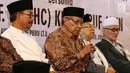 Ketua PBNU Said Aqiel Siradj memberi sambutan saat melakukan pertemuan silaturahim di Gedung PBNU, Jakarta, Senin (22/4). Pertemuan tersebut membahas penyampaian gagasan kebangsaan pengurus besar Nahdlatul Ulama. (Liputan6.com/Johan Tallo)