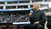 Legenda sepak bola asal Prancis, Thierry Henry, kini aktif sebagai pundit sepak bola dunia. (Frederic J. Brown / AFP)