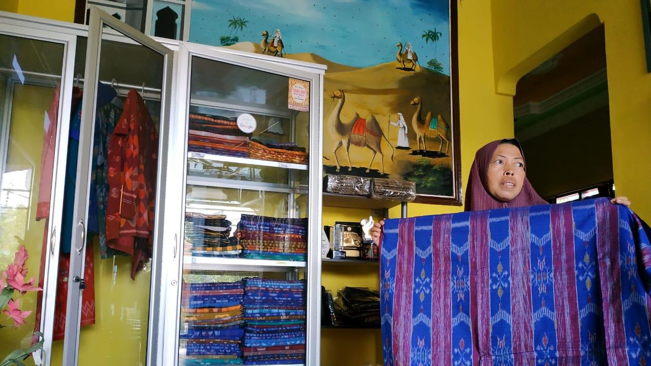 Mantan TKW usaha tenun ikat di Kediri