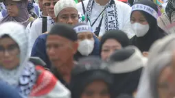 Aksi tersebut sebagai bentuk solidaritas dan kepedulian masyarakat Indonesia terhadap penderitaan rakyrat Palestina akibat serangan militer Israel serta mendukung kemerdekaan Palestina. (merdeka.com/Arie Basuki)