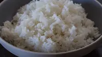 Begini cara agar nasi yang kita tanak tidak cepat bau