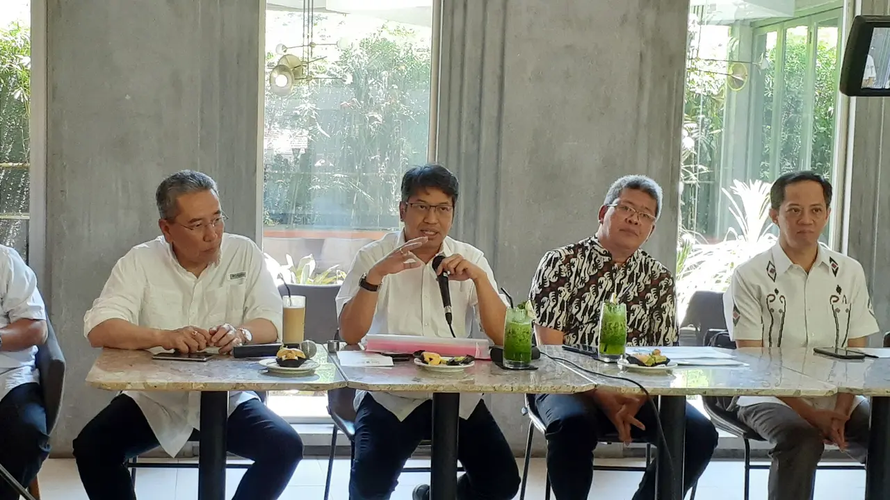 Deputi Bidang Pemberdayaan Masyarakat, Desa, dan Kawasan (Deputi VII) Kemenko PMK Sonny Harry B Harmadi (tengah).