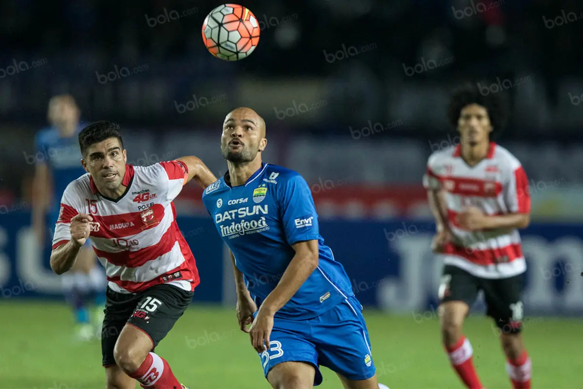 Bola.com Persib Bandung Sergio van Dijk Madura United Fabiano Beltrame