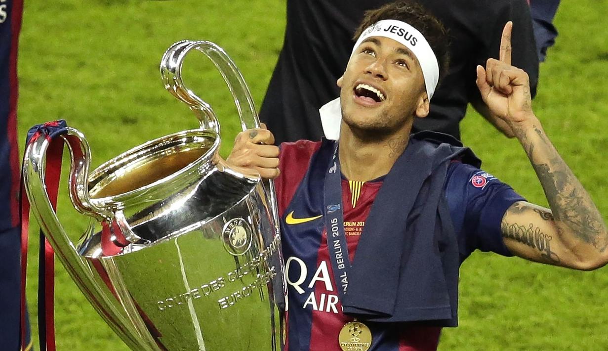 Bersama Barcelona, striker bernomor punggung 11 ini telah merasakan delapan gelar juara. Dengan torehan 105 gol dan 80 assist dalam 186 penampilannya dalam semua kompetisi. (AP/Michael Sohn)