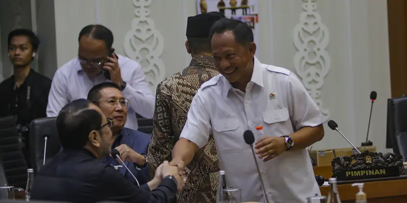 Bahas RUU Pilkada, Mendagri dan Menkumham Hadiri Rapat Kerja Bersama Baleg DPR