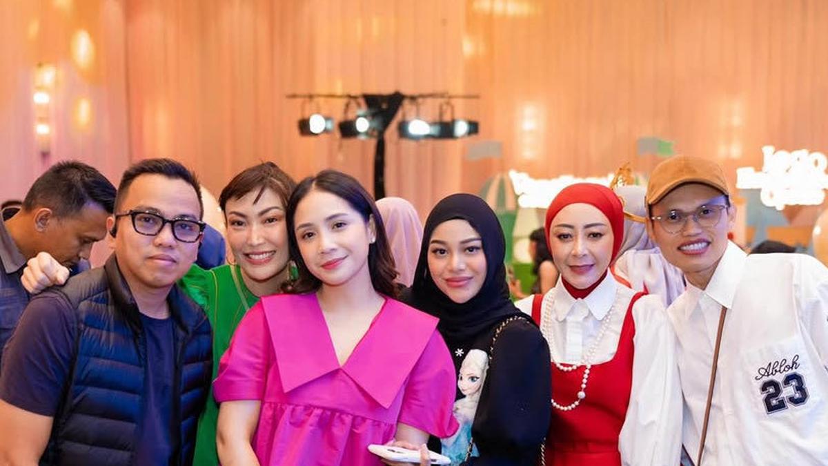 Geng Cendol Beraksi di Ulang Tahun Putri dr.Feni, Zaskia Sungkar dan Aurel Hermansyah Tampil Mempesona