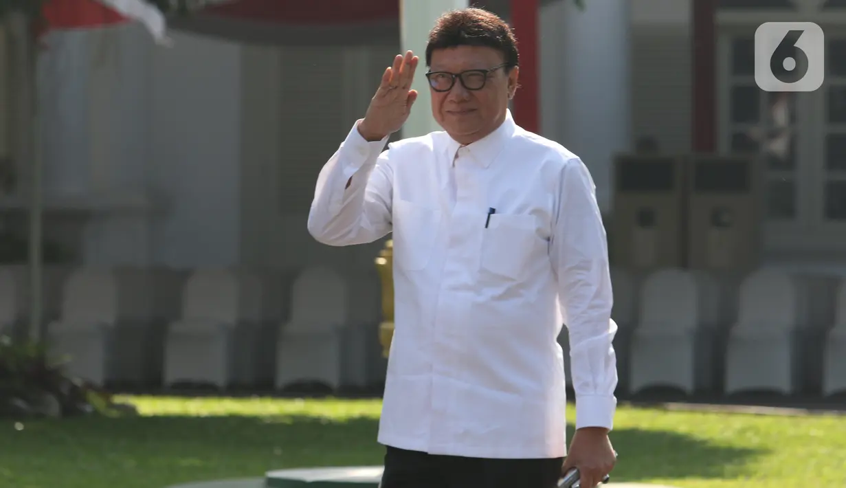 Mendagri pada Kabinet Kerja Jilid I Tjahjo Kumolo tiba di Istana Kepresidenan, Jakarta, Selasa (22/10/2019). Kedatangan Tjahjo Kumo menyusul sejumlah tokoh yang sebelumnya datang ke Istana terkait penetapan Calon Menteri Kabinet Kerja Jilid 2. (Liputan6.com/Angga Yuniar)