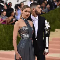 Sumber lain juga mengatakan bahwa bukan hanya Yolanda yang tidak menyetujui hubungan Gigi dan kekasihnya itu, kabarnya adik Gigi, Bela Hadid juga tidak menyukai hubungan kakaknya dan pacarnya itu. (AFP/Bintang.com)