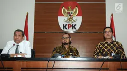 Deputi Pencegahan KPK, Pahala Nainggolan, Plt Direktur LHKPN KPK Kunto Ariawan dan jubir KPK Febri Diansyah memberi keterangan pers LHKPN 2018 terhadap para pejabat di gedung KPK Jakarta, Senin (14/01). (merdeka.com/Dwi Narwoko)