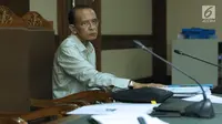 Terpidana korupsi penyelenggaraan ibadah haji 2010-2013, Suryadharma Ali saat menjalani sidang lanjutan Peninjauan Kembali (PK) di Pengadilan Tipikor, Jakarta, Senin (2/7). Sidang beragenda pengajuan bukti dari pemohon. (Liputan6.com/Helmi Fithriansyah)