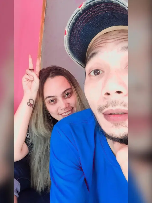 Pernah Viral, Ini 7 Potret Terbaru Norman Kamaru Bersama Istri yang Jarang Tersorot