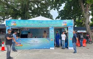 Personel Polda Maluku berpakaian Preman melakukan pengamanan di Pelabuhan Hunimua, Liang. (Antara)