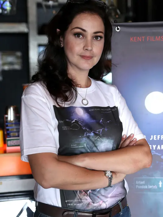 Peran Roweina sebagai hantu ternyata mengundang komentar dari sang anak, "Dulu pernah jadi pskiopat. Ya sekarang jadi hantu, anakku sampai komentar 'Ih mama serem banget, haha," ujar Roweina. (Nurwahyunan/Bintang.com)