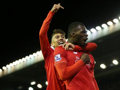 Selebrasi Christian Benteke setelah mencetak gol ke gawang Southampton dalam lanjutan Liga Premier Inggris di Stadion Anfield, Liverpool, Minggu (25/10/2015). (Action Images via Reuters/Alex Morton)