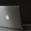 Apple Ingin Rombak Tampilan MacBook Pro Entry-Level pada 2027