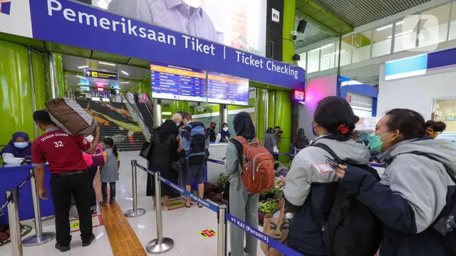 Suasana Stasiun Gambir Jelang Mudik Lebaran