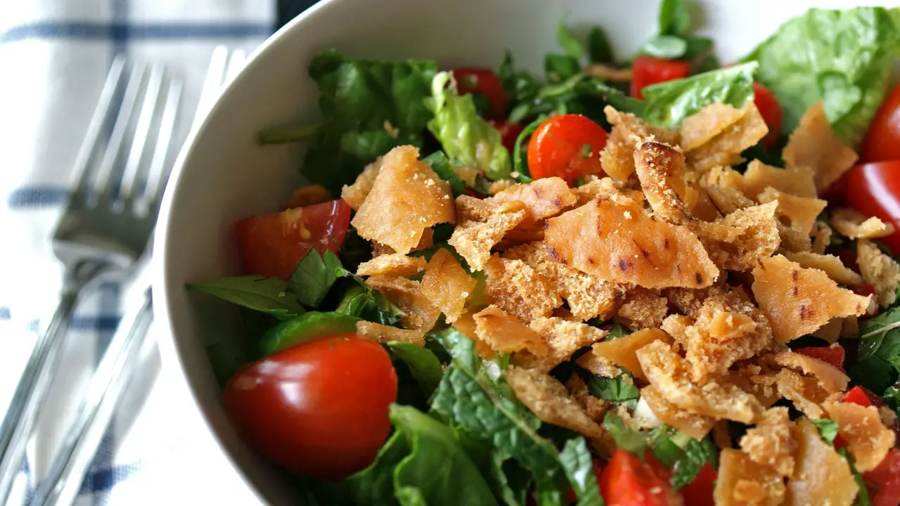 Fattoush makanan khas Lebanon 